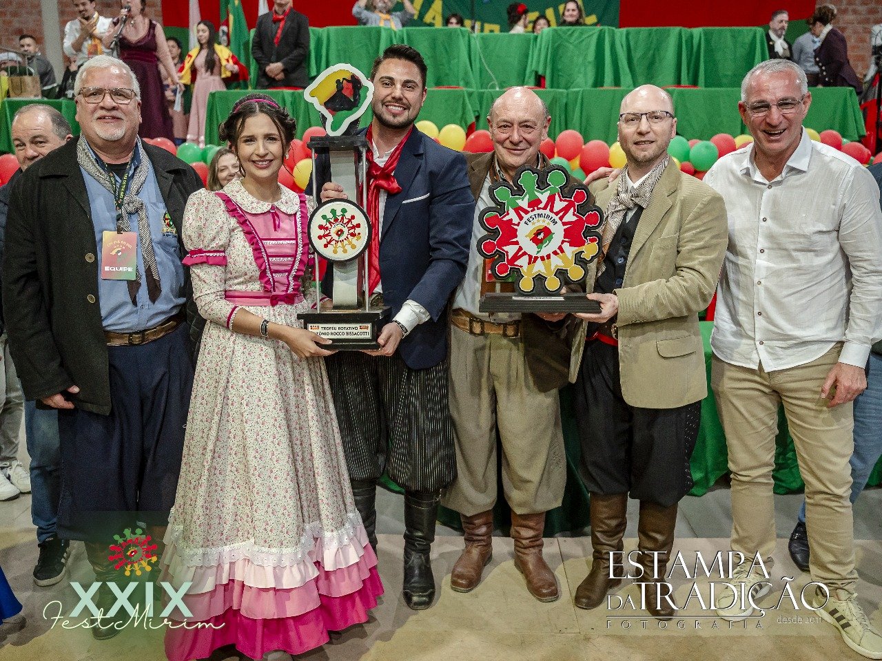 É de Campo Bom o 1º lugar das danças tradicionais do FestMirim