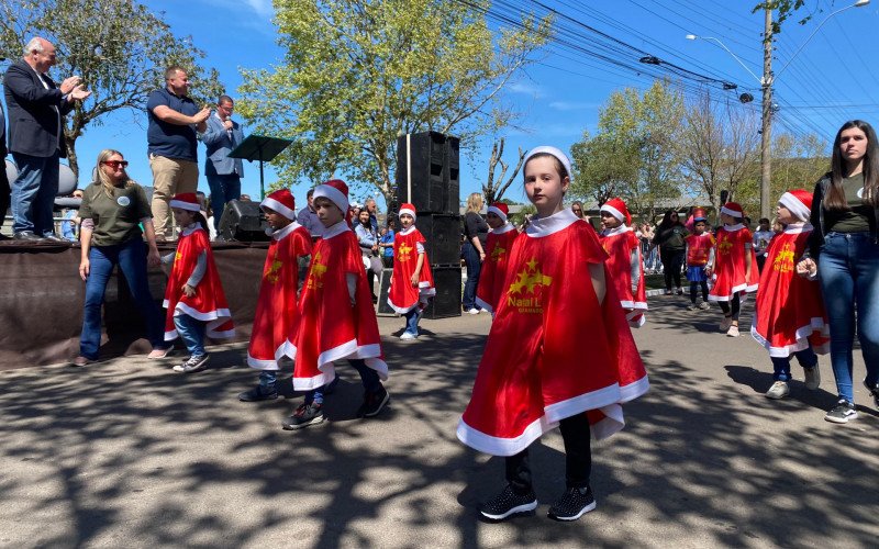 Desfile Cívico do bairro Várzea Grande, em Gramado