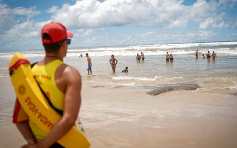 Serviço como guarda-vidas civil é para atuação em rios e no Litoral Norte durante o próximo verão | abc+