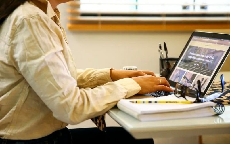 EMPREGO: Feira on-line abre inscrições com mais de 8 mil vagas para jovens | abc+