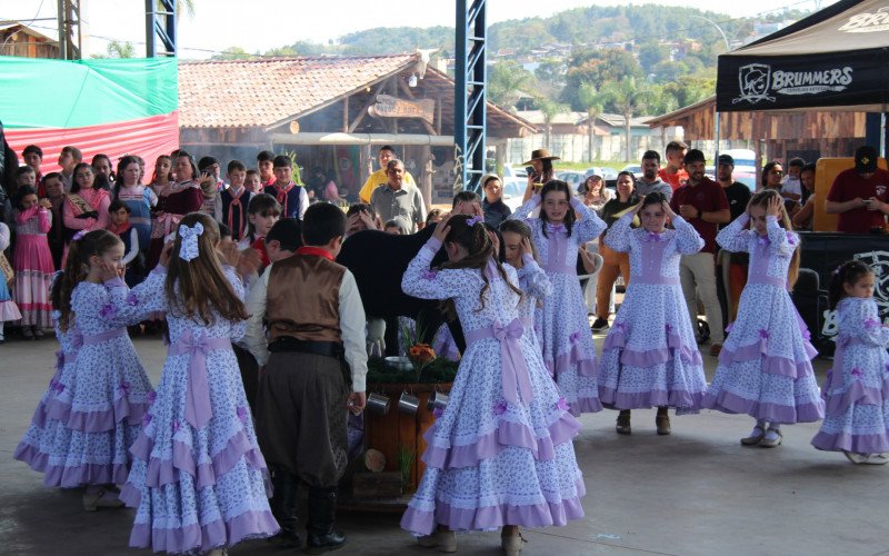 Encontro de Invernadas com apresentações artísticas dos CTGs da 22ª Região