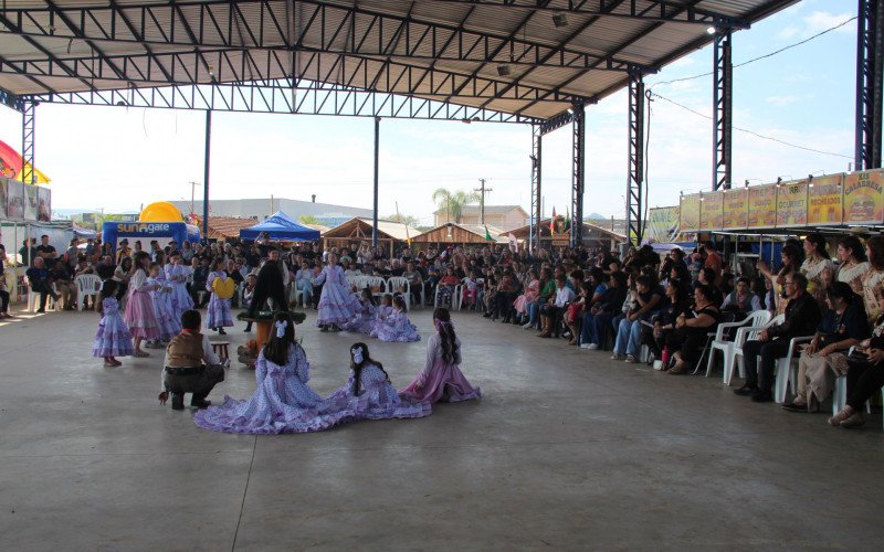 Encontro de Invernadas com apresentações artísticas dos CTGs da 22ª Região