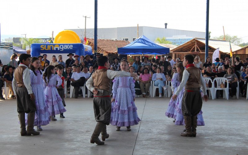 Encontro de Invernadas com apresentações artísticas dos CTGs da 22ª Região