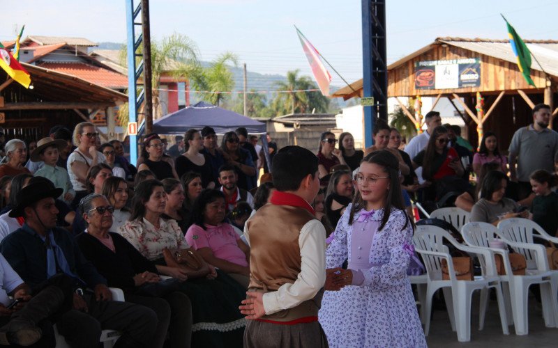 Encontro de Invernadas com apresentações artísticas dos CTGs da 22ª Região