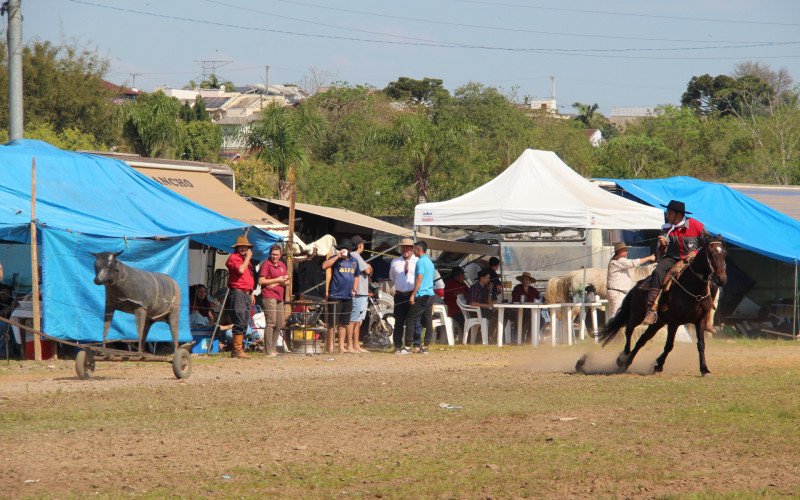 Rodeio de Vaca Mecânica na Semana Farroupilha de Parobé