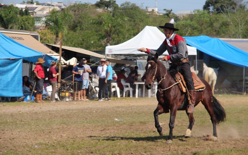 Rodeio de Vaca Mecânica na Semana Farroupilha de Parobé