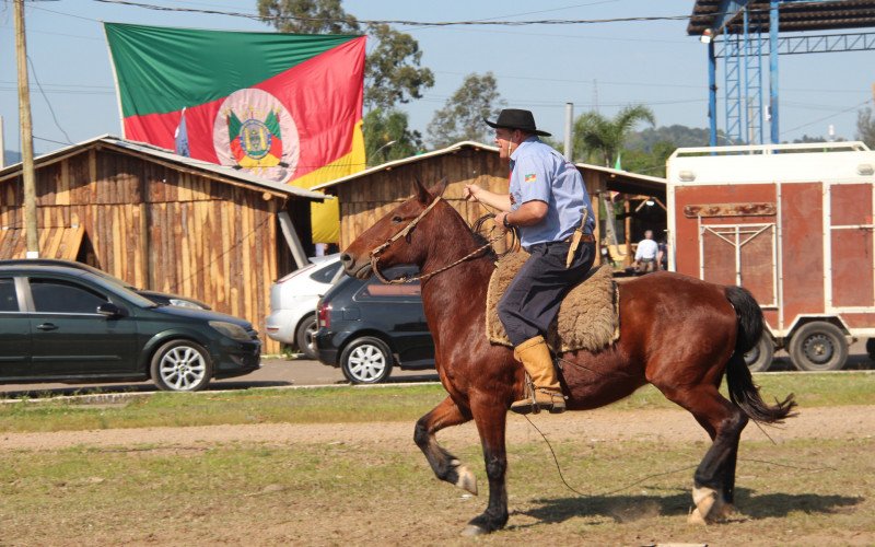 Rodeio de Vaca Mecânica na Semana Farroupilha de Parobé