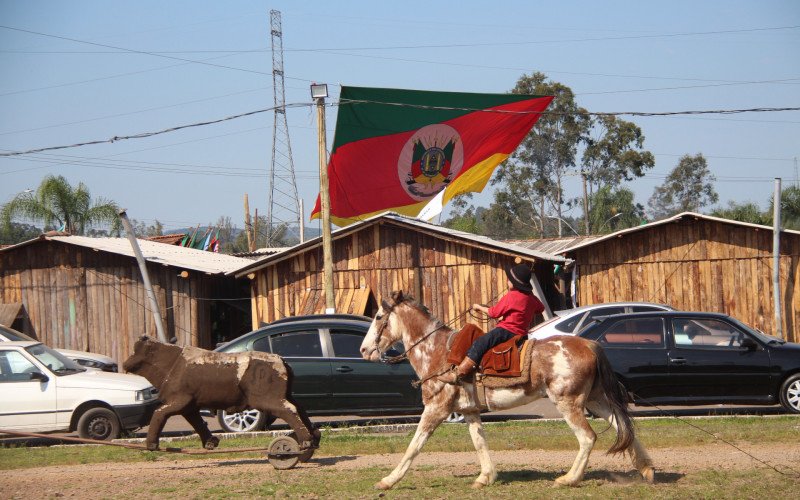 Rodeio de Vaca Mecânica na Semana Farroupilha de Parobé