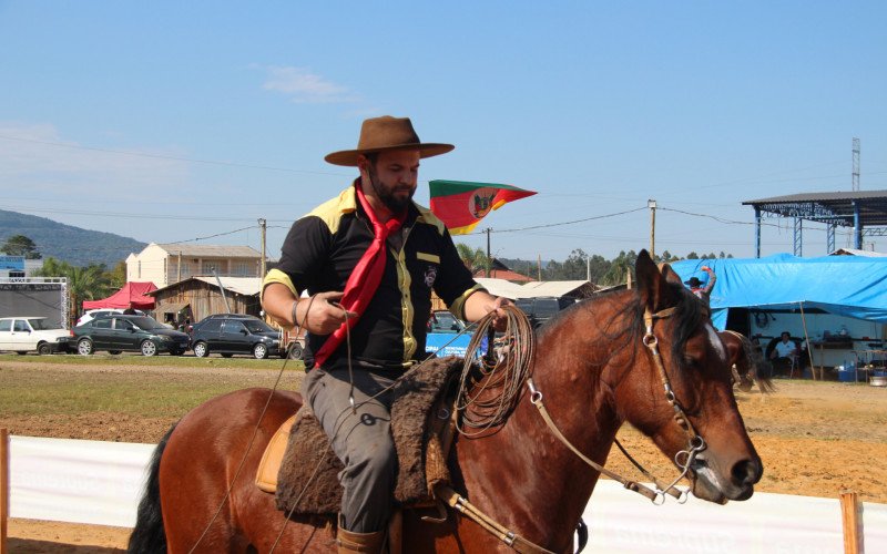 Rodeio de Vaca Mecânica na Semana Farroupilha de Parobé