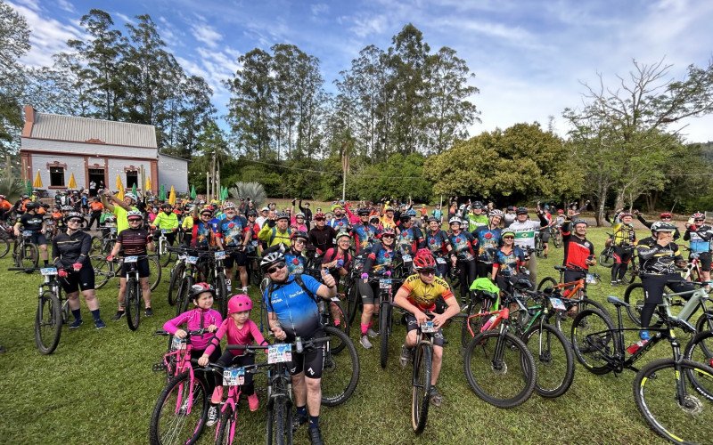 Pedal do Léo reuniu em torno de 250 ciclistas para mais uma edição do evento em homenagem ao ciclista Leonardo Schallenberger, que morreu em 2018 vítima de leucemia 