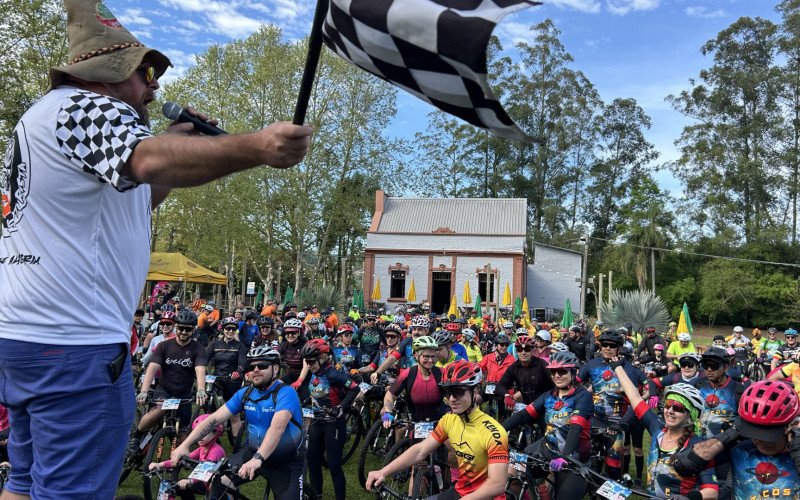 Pedal do Léo reuniu em torno de 250 ciclistas para mais uma edição do evento em homenagem ao ciclista Leonardo Schallenberger, que morreu em 2018 vítima de leucemia 