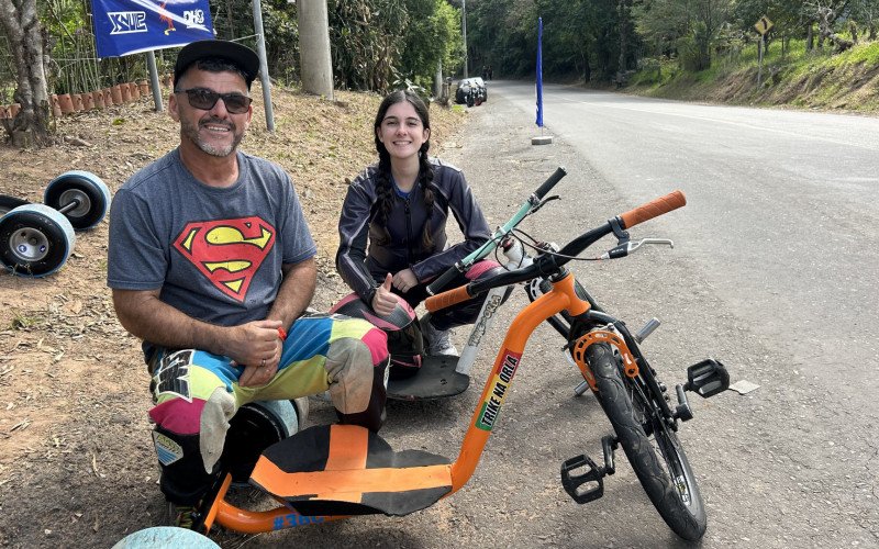 Nataly Albani Boff, 19 anos, que herdou a paixão pelo trike do pai, Eracildo Scheffer | abc+