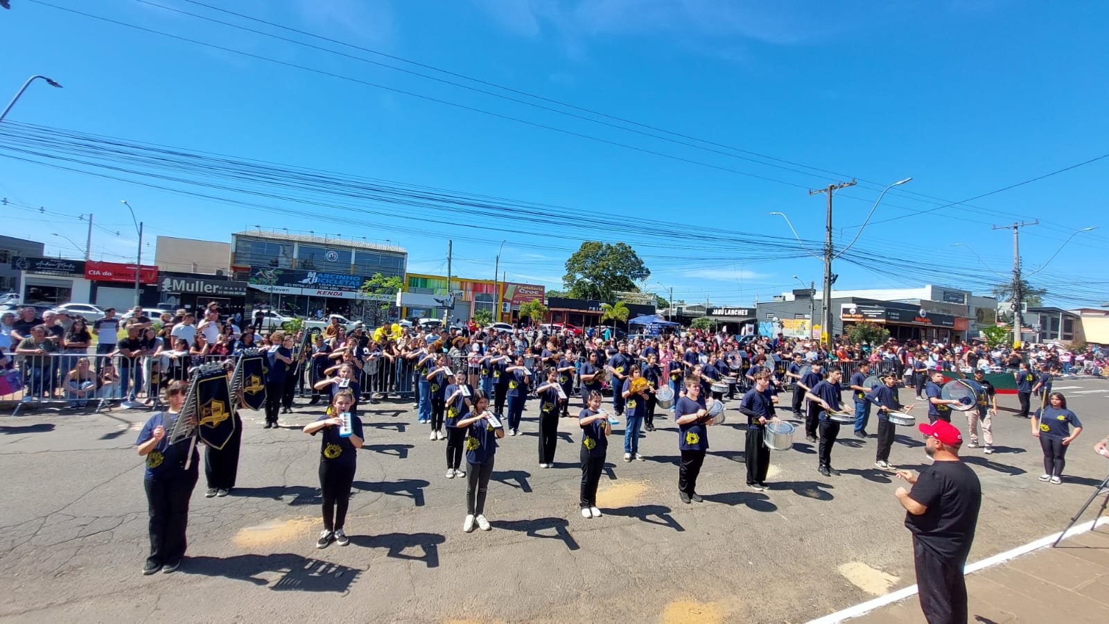 Desfile Misto da Feitoria abriu a Semana Farroupilha 2025 em São Leopoldo