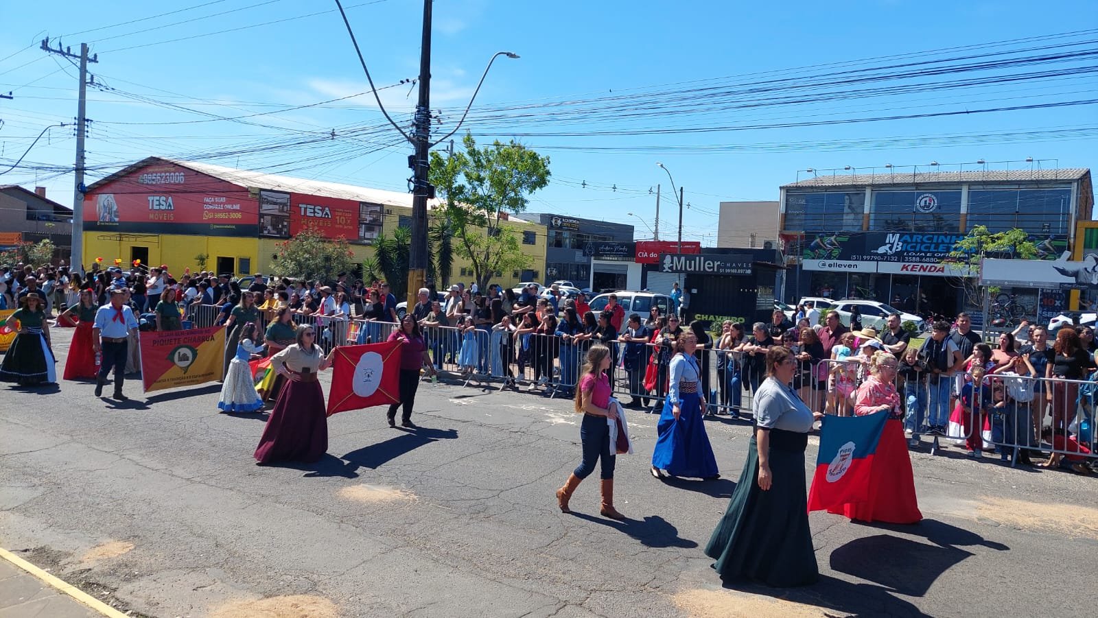Desfile Misto da Feitoria abriu a Semana Farroupilha 2025 em São Leopoldo