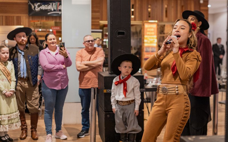 Artistas interagiram com o público no Canoas Shopping | abc+