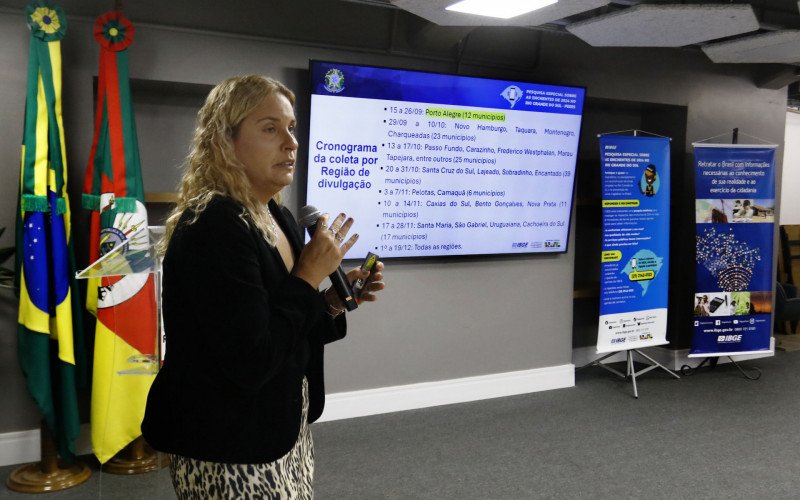 A gerente substituta de Estudos e Pesquisas Sociais, Juliana Paiva, detalhou a pesquisa durante coletiva em Porto Alegre | abc+