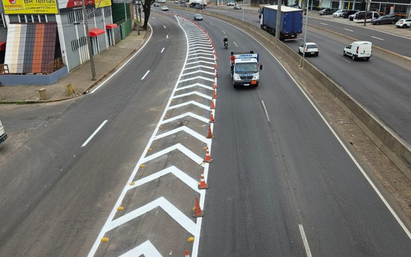 Sinalização é reforçada em trecho da BR-116, no Km 247, em São Leopoldo, onde acidente já vitimou três jovens no mês de agosto