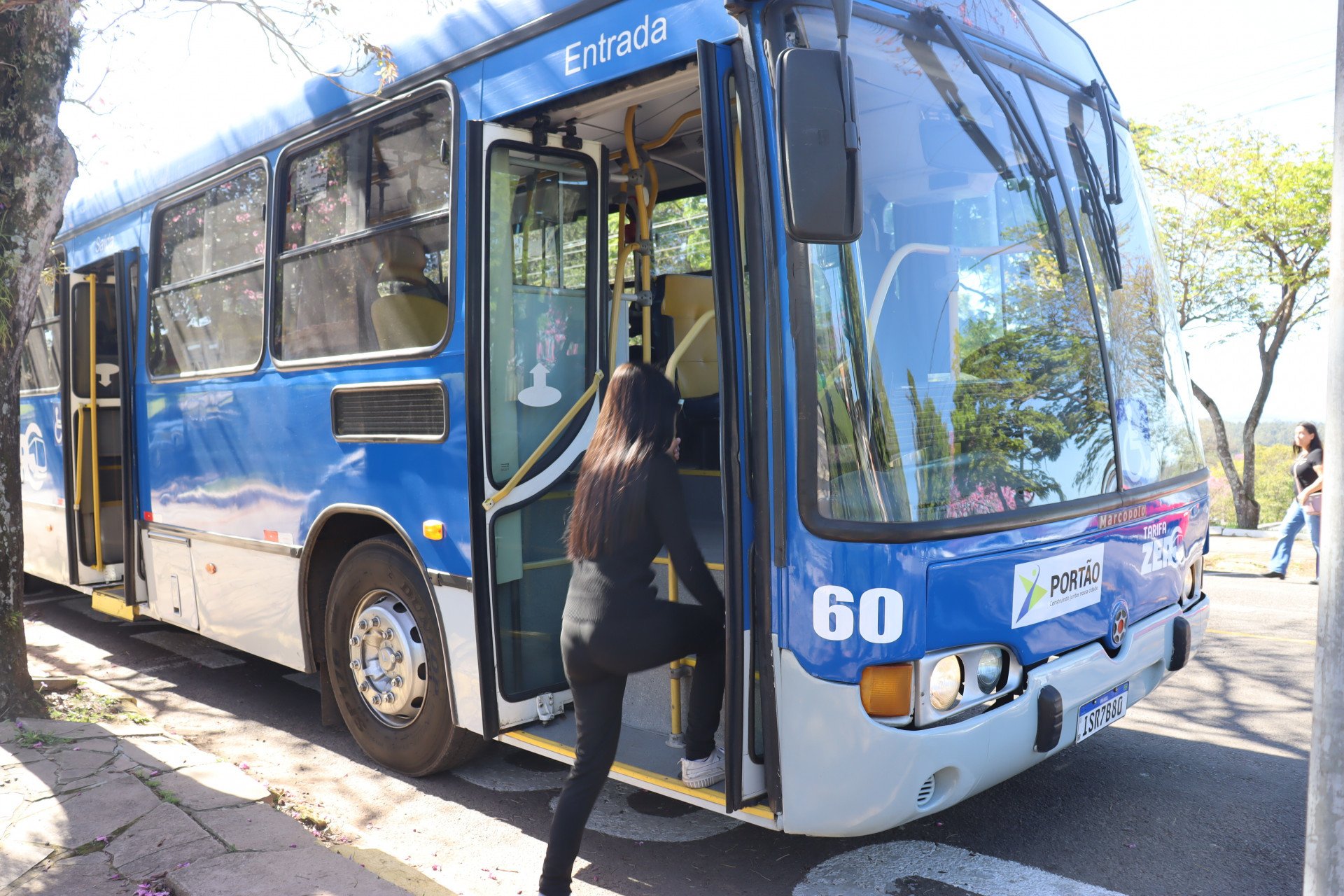 Ônibus com tarifa zero avança a mais uma cidade da região