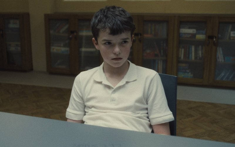 EMMY 2025: Ator de Adolescência bate novo recorde e faz discurso inspirador ao ganhar prêmio