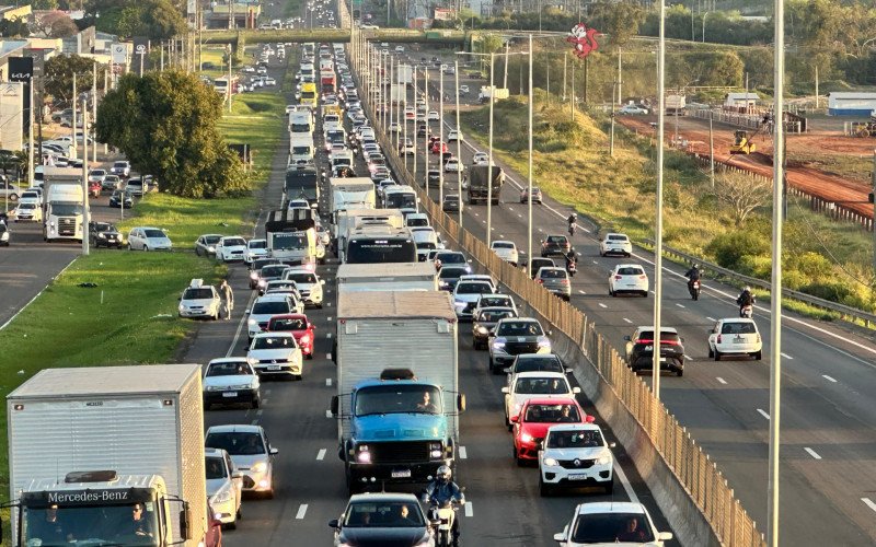 Trânsito nesta terça-feira (16) na BR-116 em Novo Hamburgo | abc+