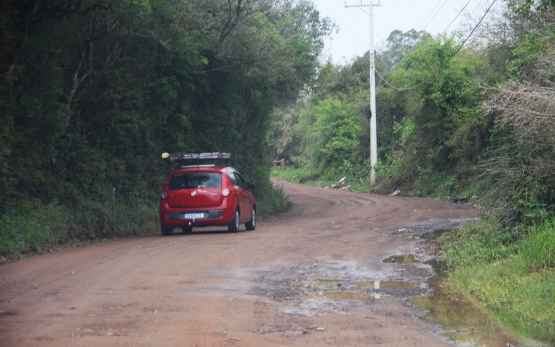 Carros transitam pela contramão na Porto das Tranqueiras