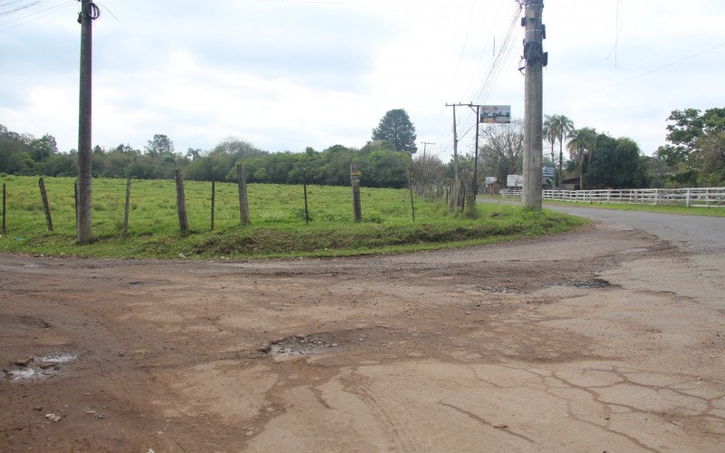 Entroncamento da rua João Aloysio Algayer com a Estrada Porto das Tranqueiras