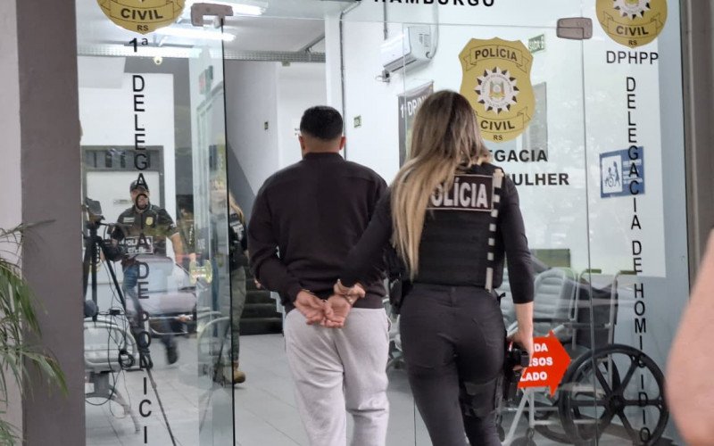 Polícia prende suspeitos e apreende armas em investigação sobre casa metralhada em Novo Hamburgo | abc+