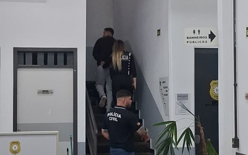 Polícia prende suspeitos e apreende armas em investigação sobre casa metralhada em Novo Hamburgo | abc+