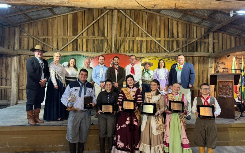 Jovens recebem reconhecimento da Câmara de Gramado pela valorização a cultura gaúcha