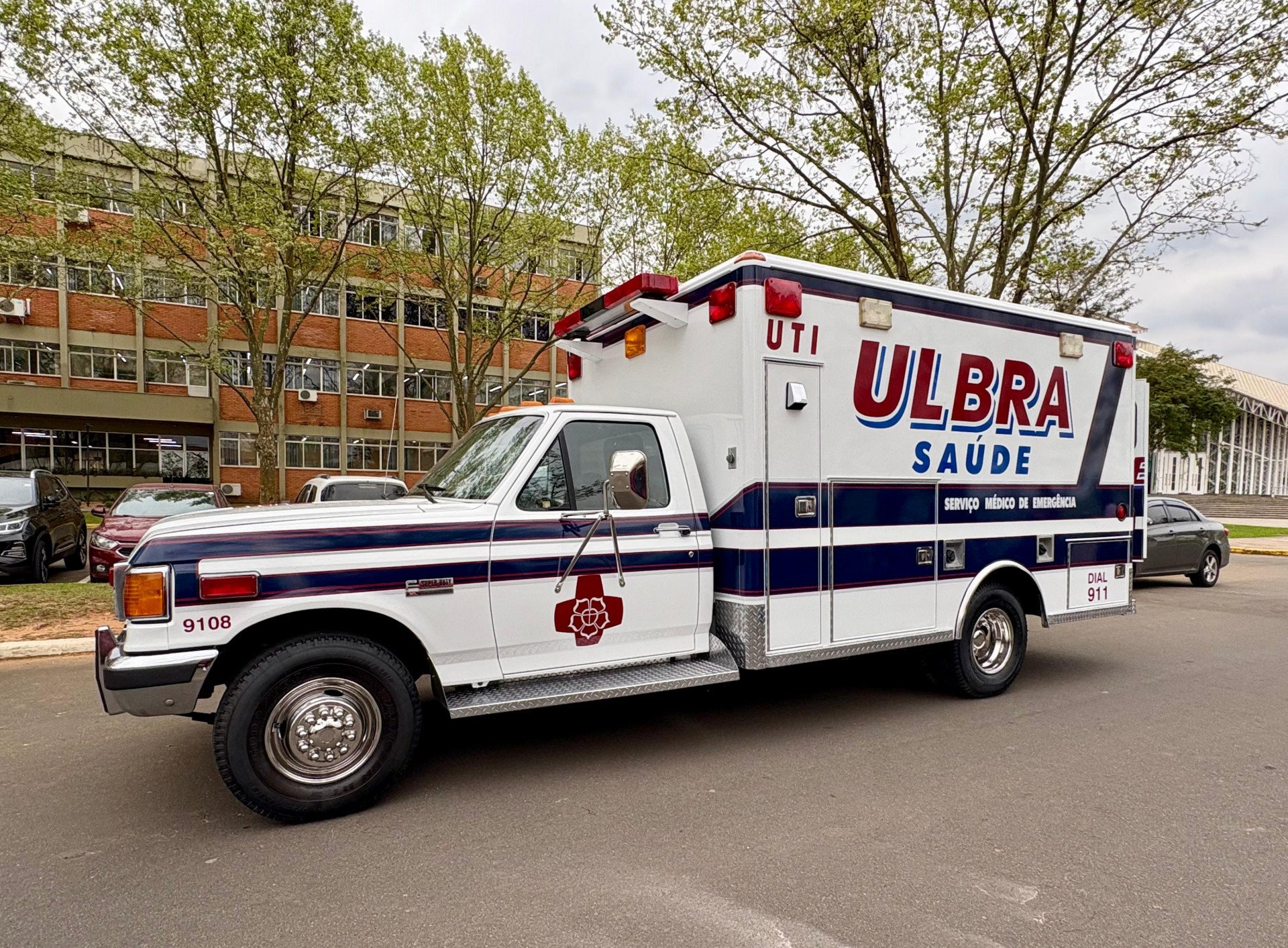 Ambulância rara será usada pelo curso de Medicina da Ulbra