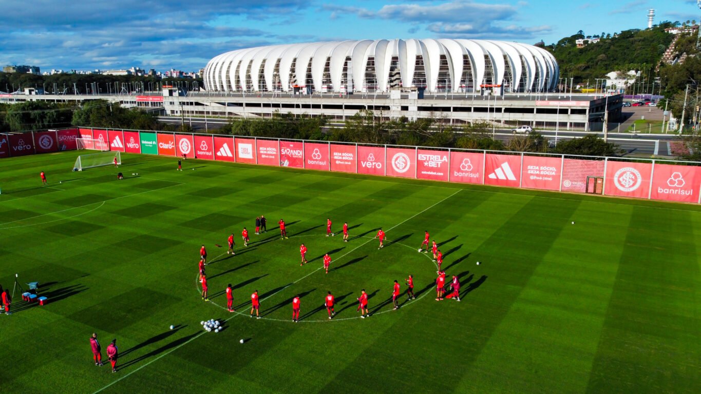 Torcedores do Inter invadem CT e protestam pela má fase do time