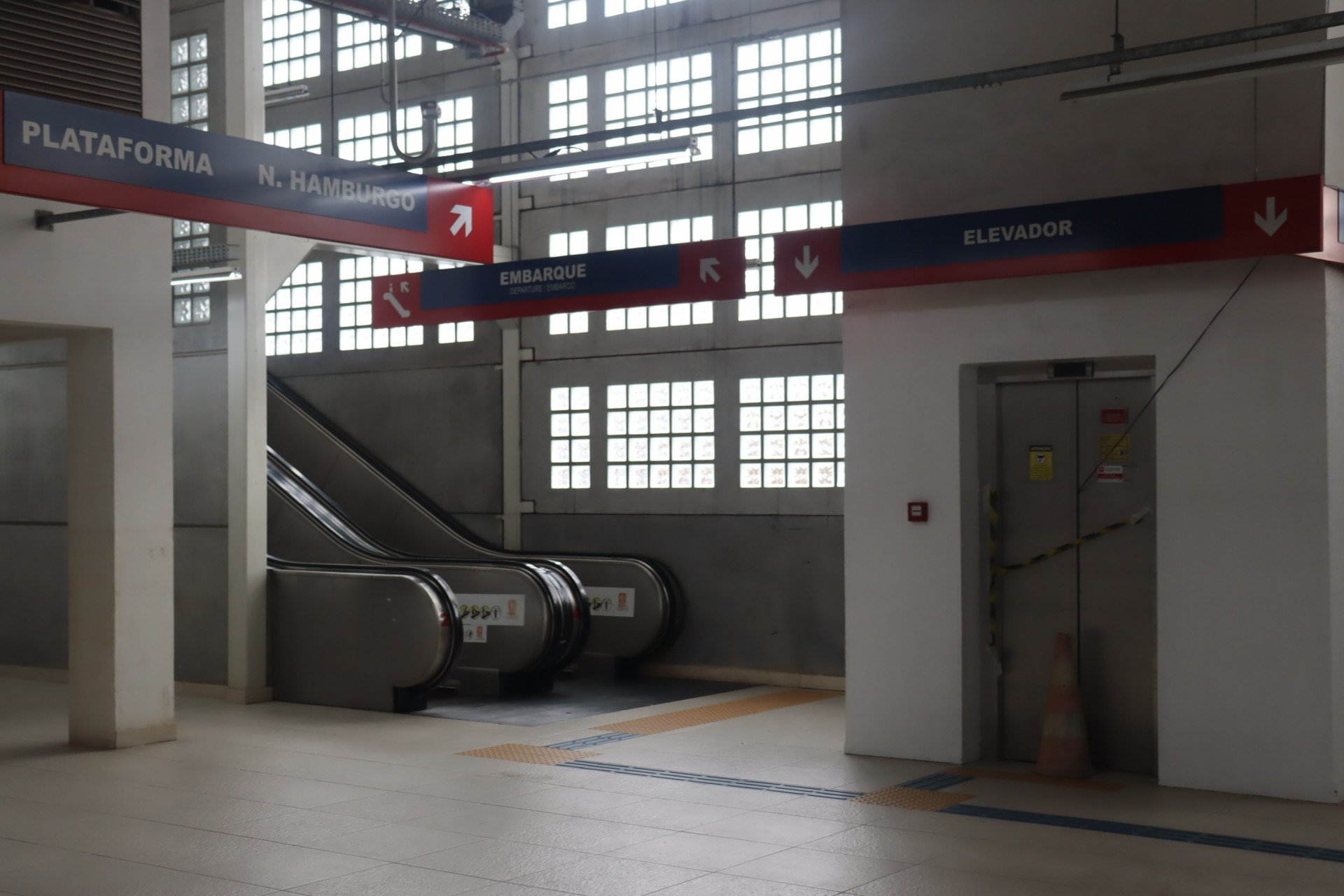 Elevador segue inoperante na Estação Rio dos Sinos, em São Leopoldo