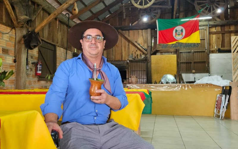 Wilson em piquete que fica no acampamento da Feitoria
