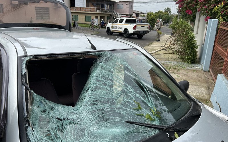 Ciclista foi atingido por carro no cruzamento das ruas Heron Domingues com Ingo Lampert. no Canudos