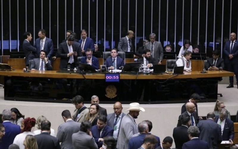 Deputados federais aprovaram a chamada PEC da Blindagem | abc+