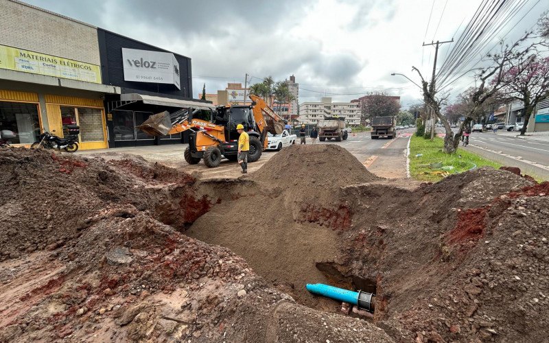 Rompimento de adutora deixa 2,8 mil economias sem água em Novo Hamburgo

