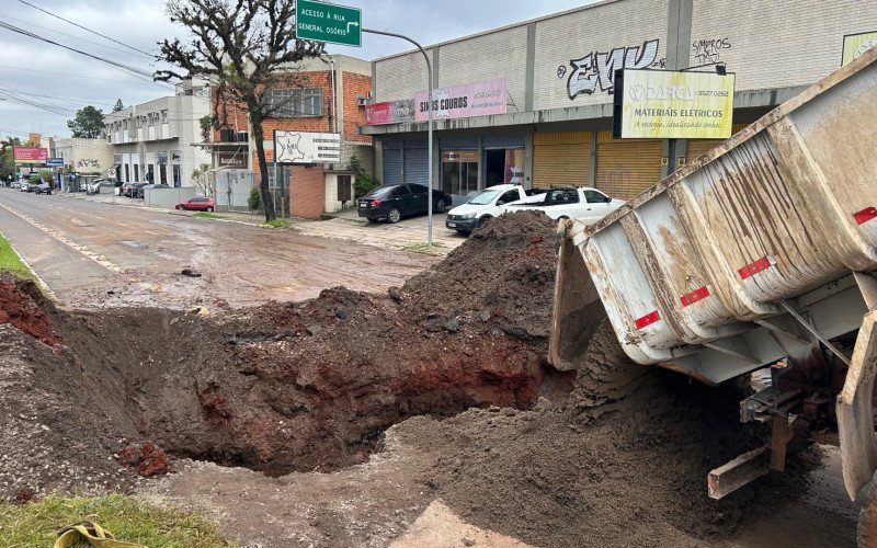 Rompimento de adutora deixa 2,8 mil economias sem água em Novo Hamburgo

