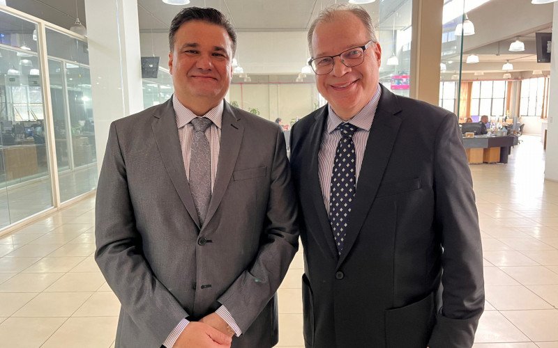 Sessim e Domeneghini criticam flexibilização da CNH | abc+