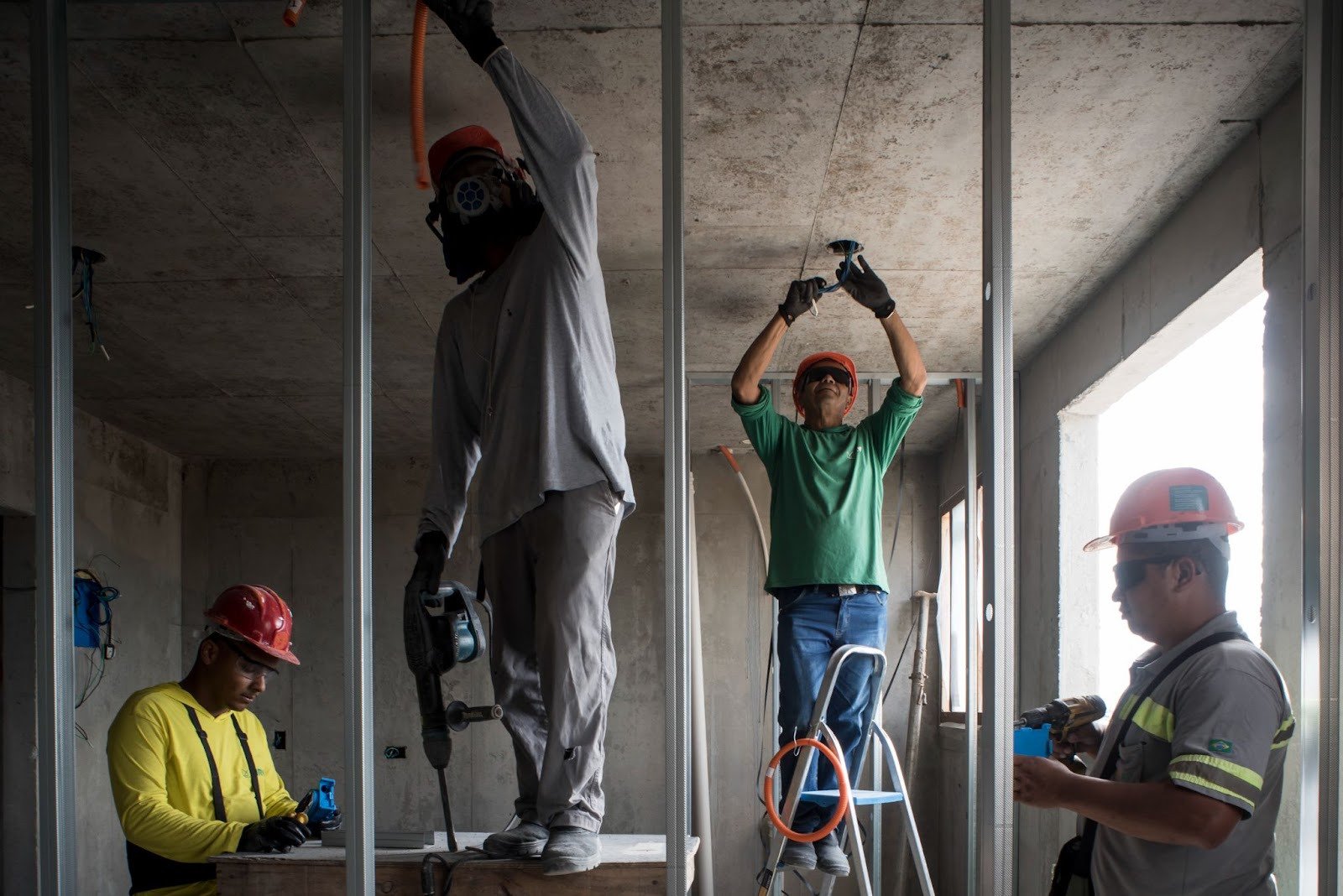EMPREGO: Construtora tem mais de 100 vagas abertas na região; veja como se candidatar