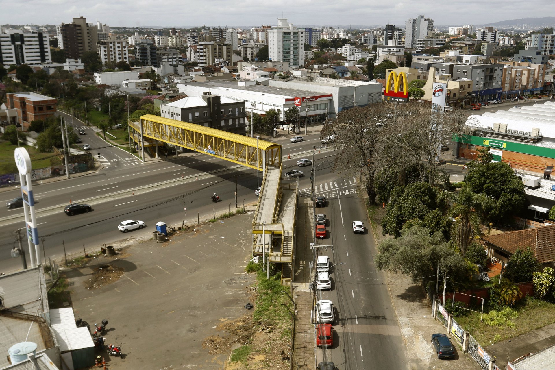 Com retirada de árvores e de postes, obra do túnel da Domingos Martins dá os primeiros passos para sair do papel