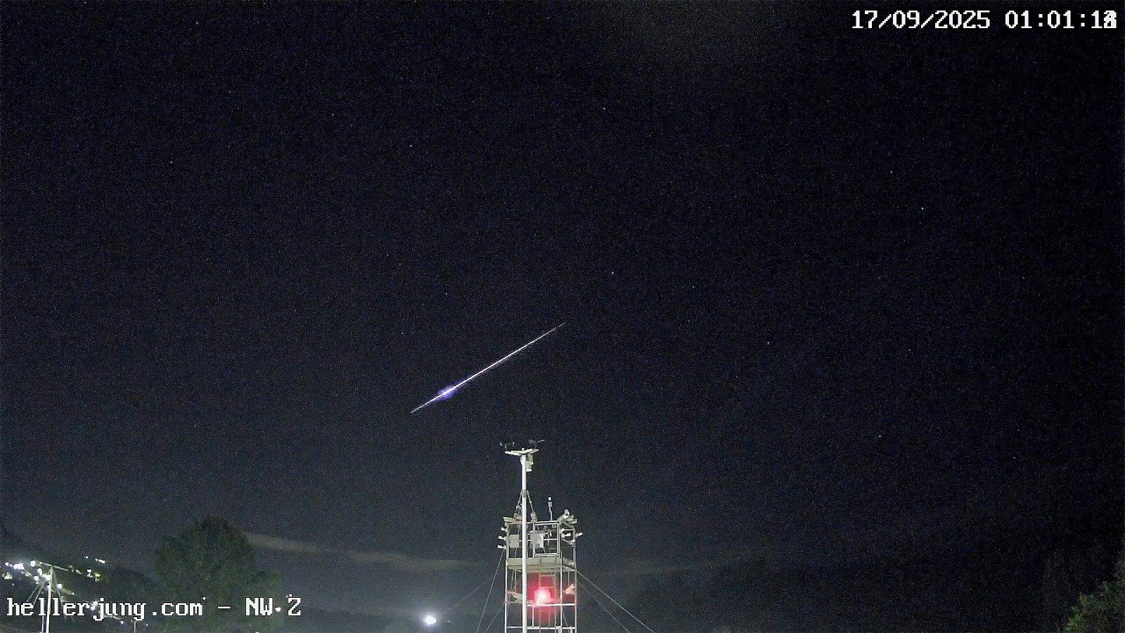 VÍDEO: Queda de meteoro fireball ilumina o céu do RS nesta quarta-feira