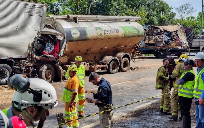 Passageira de caminhão morre em acidente na BR-386, em Pouso Novo | abc+