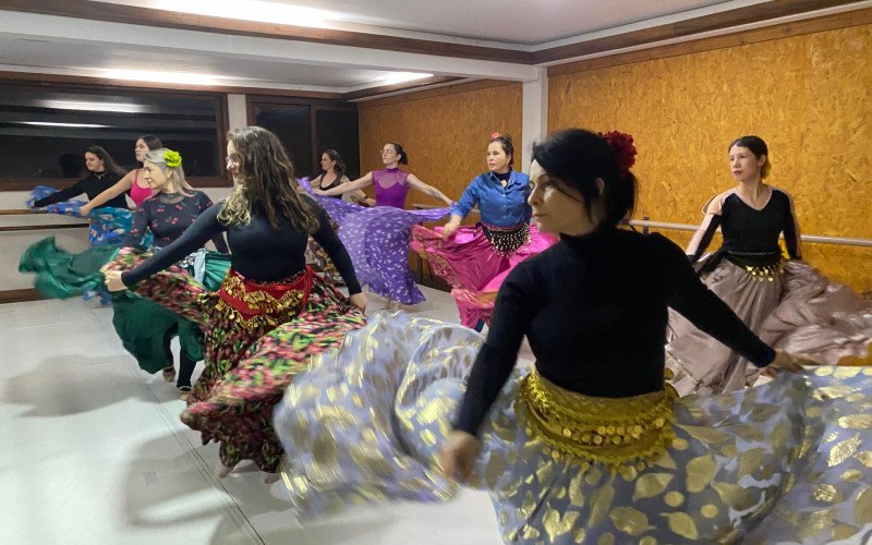 Dança cigana é modalidade ofertada em academia de dança de Canela
