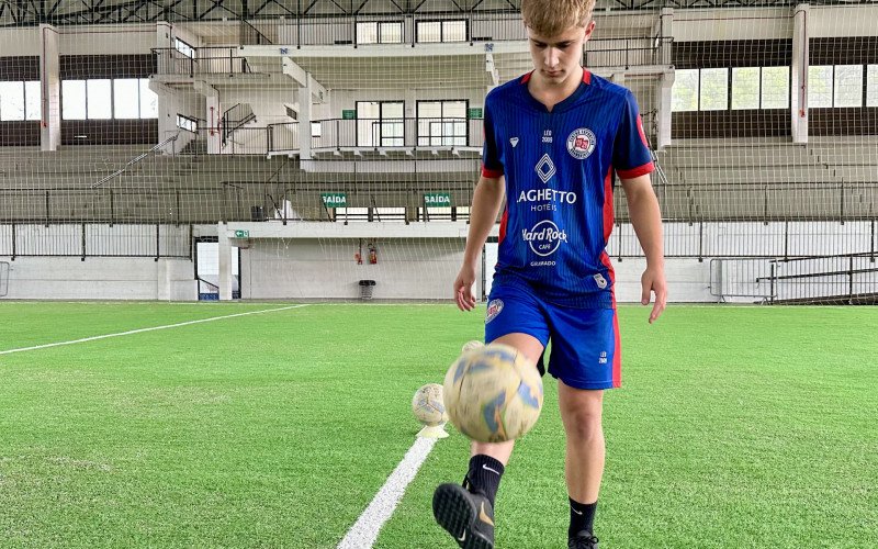 Leonardo é um dos jogadores do Gramadense na Copa Gramado Laghetto