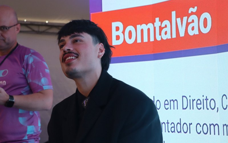 Influenciador Bomtalvão participou de bate-papo com estudantes no Conecta Unisinos