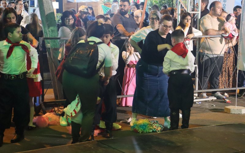 Famílias participando ativamente das apresentações no Parque do Trabalhador | abc+