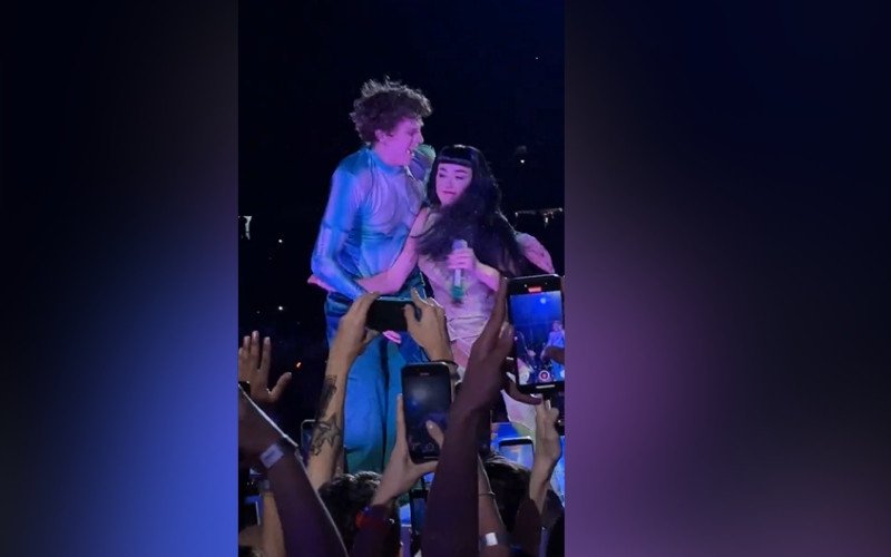 Katy Perry chutou Labubu, quase caiu do palco durante show no Brasil e momento viralizou nas redes sociais | abc+