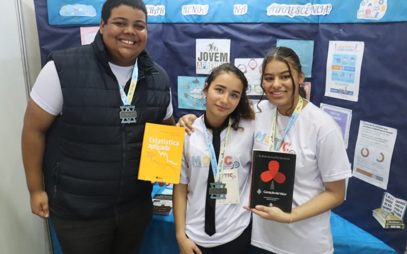 13ª Motic em São Leopoldo - alunos da Emef Barão do Rio Branco - Alisson, Clarissa e Fernanda