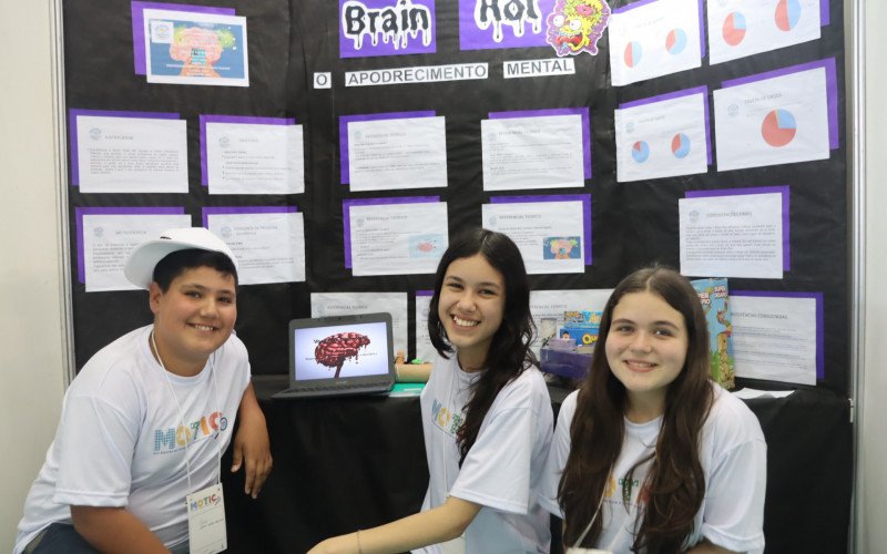 13ª Motic em São Leopoldo - alunos da Emef Zaira Hauschild - Davi, Lara e Suélen
