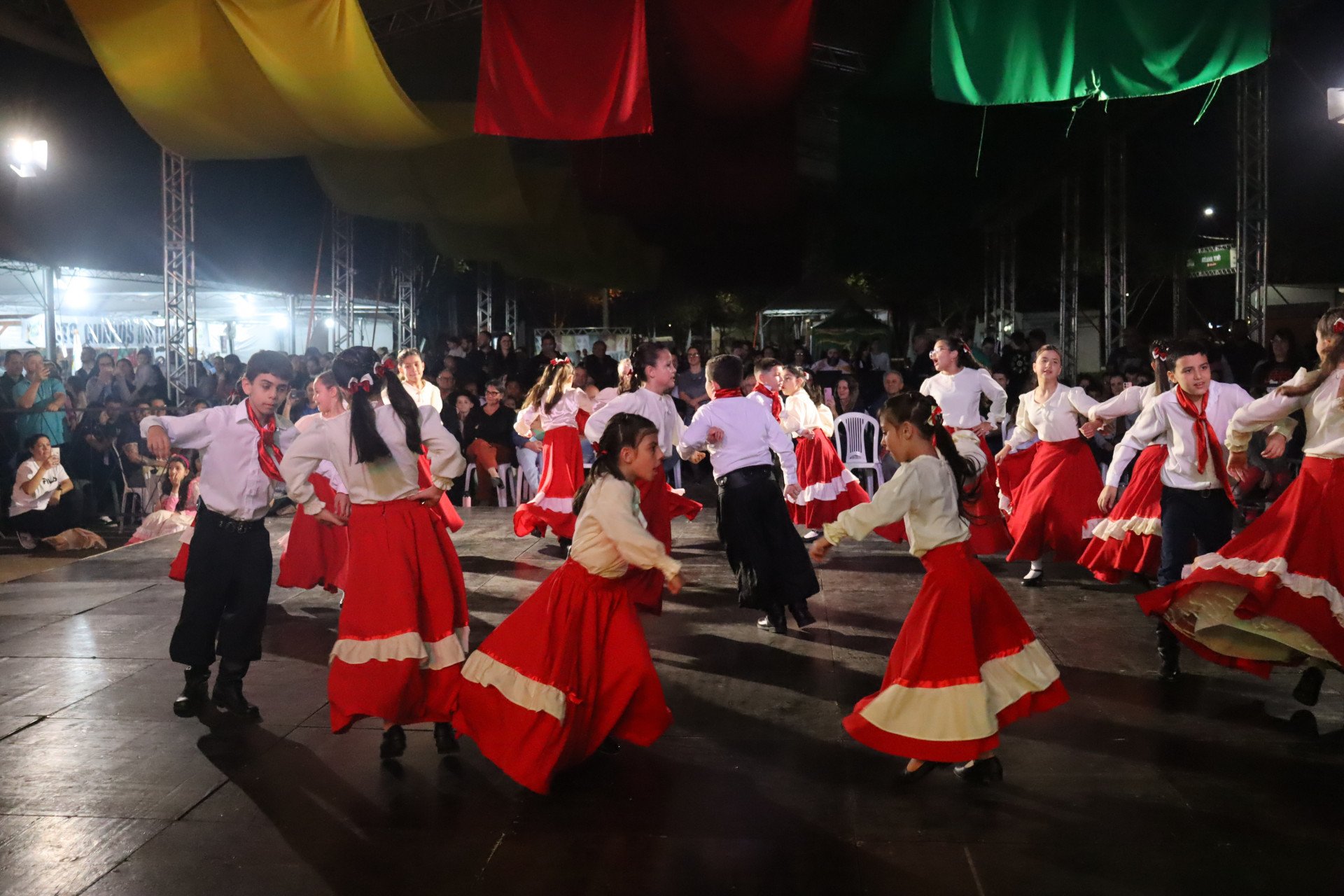 VÍDEO: Escolas de Campo Bom têm na dança gaúcha a oportunidade de seguir tradição farroupilha